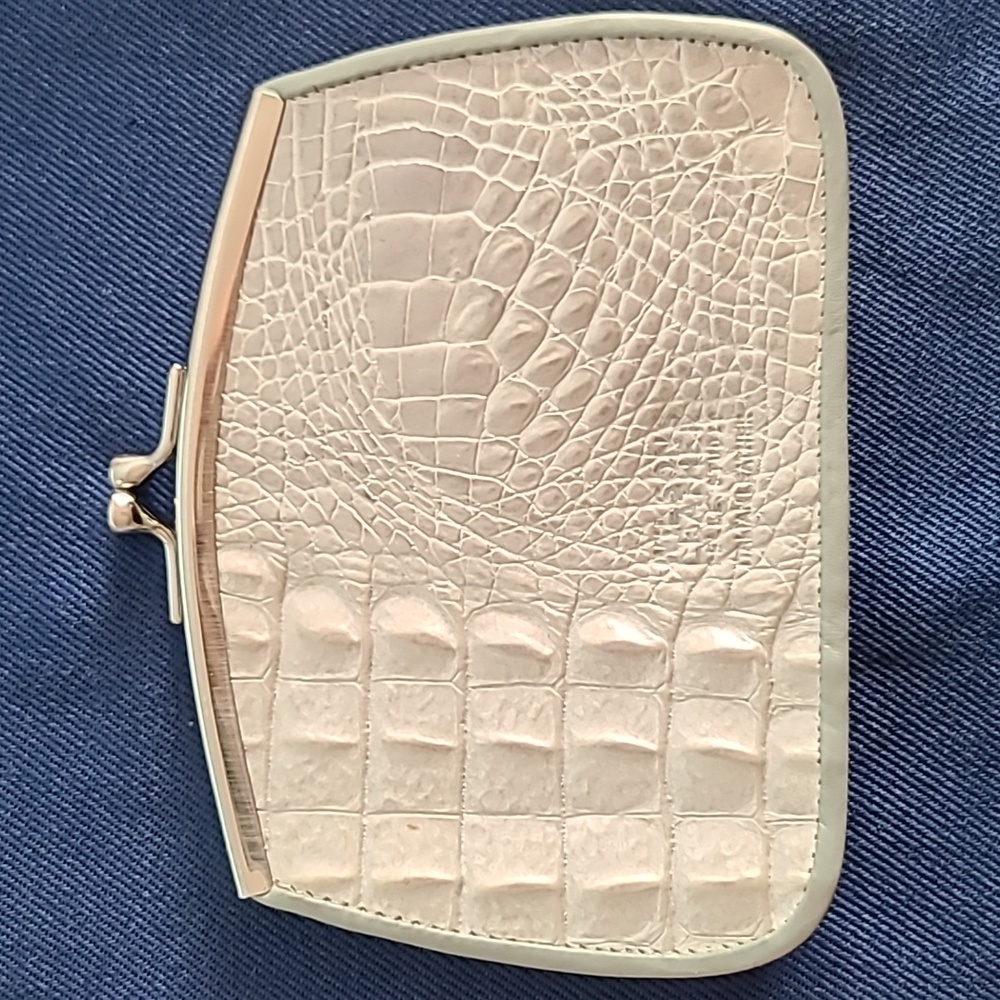 Wilsons Leather - croc embossed leather bundle coin pouch & checkbook holder - Picture 9 of 14